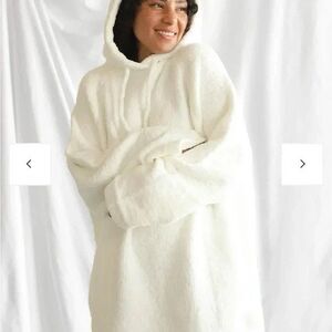 Sunday Citizen Snug Blanket Hoodie in Off White Super Soft Cozy One Size